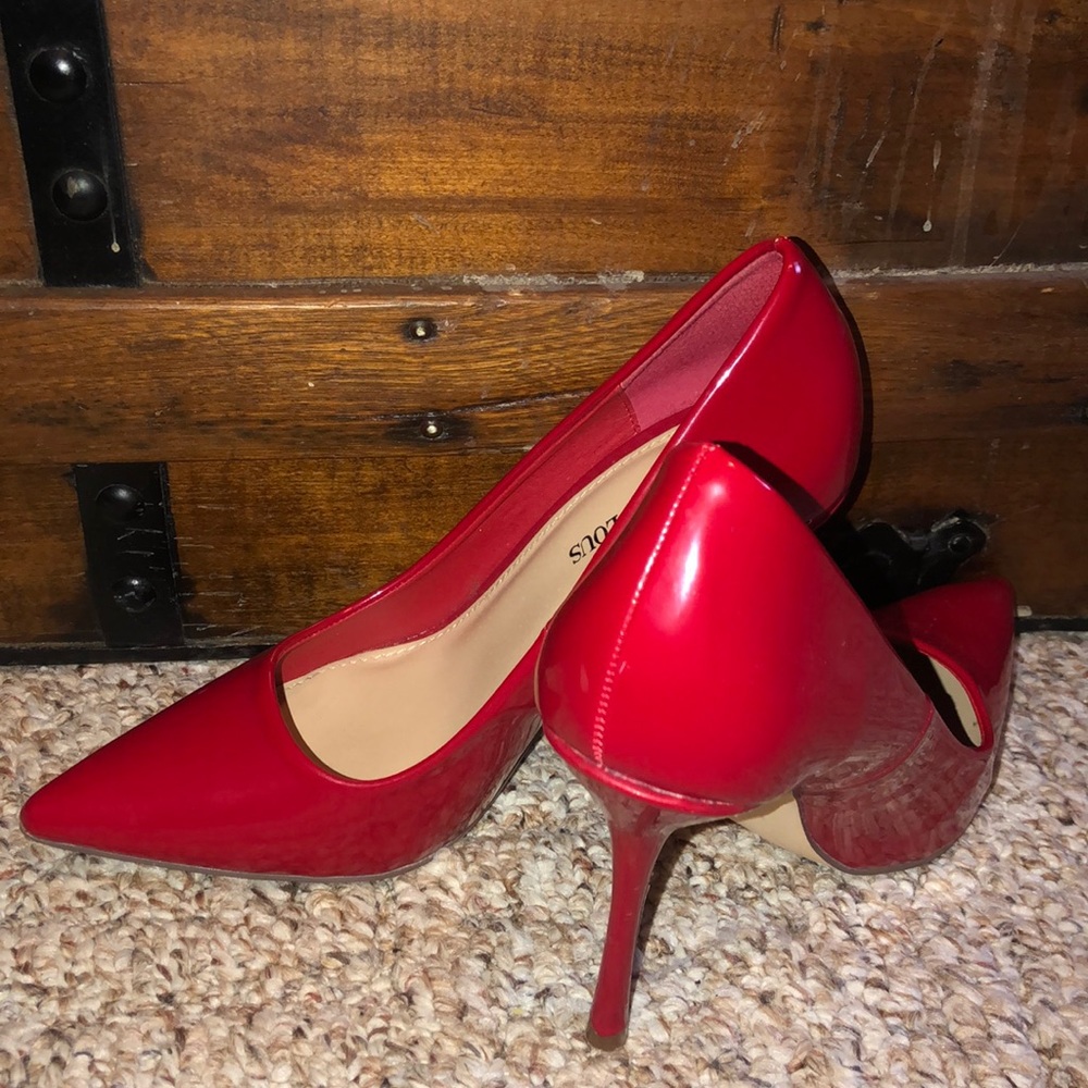 Red pointed heel